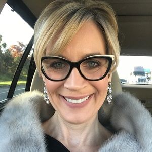 Meet your Posher, Pamela